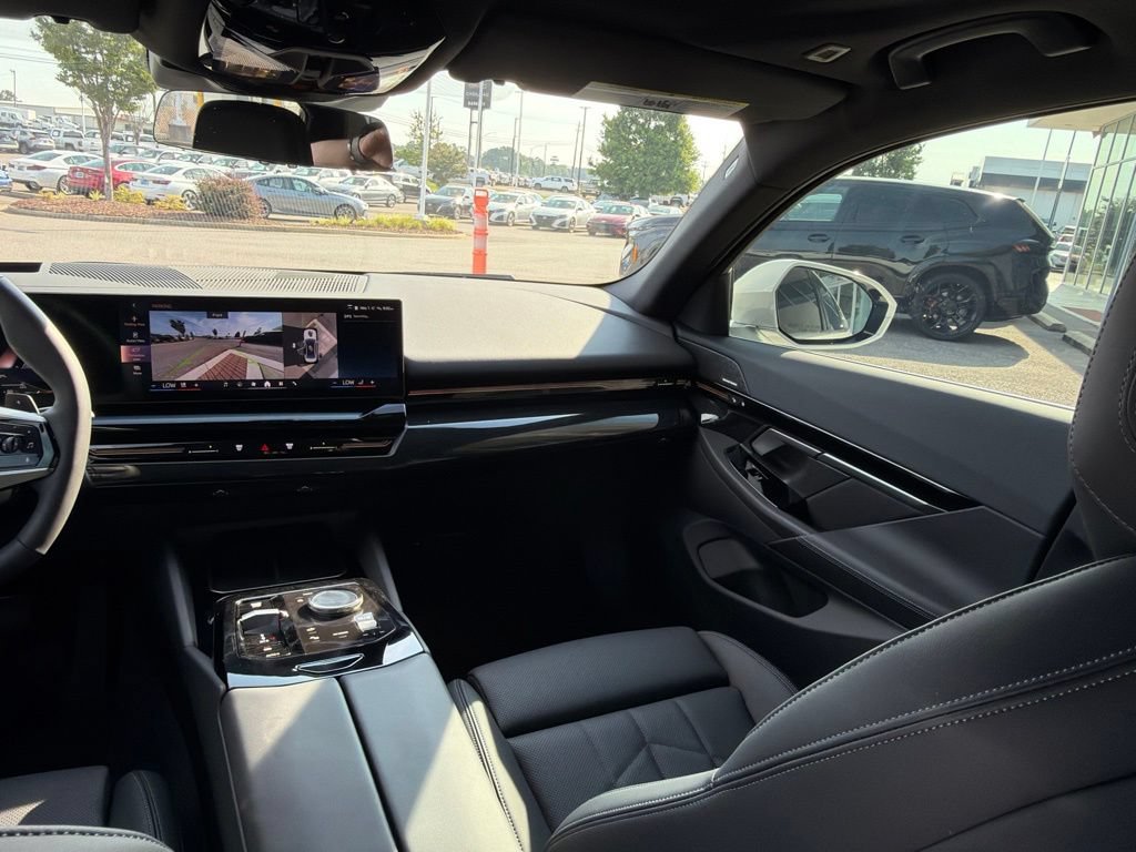 Used 2026 BMW 530i w/ Premium Package RWD image 29