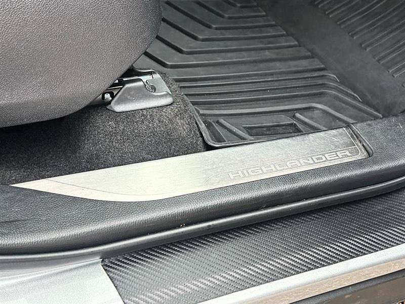 Used 2023 Toyota Highlander LE FWD image 53