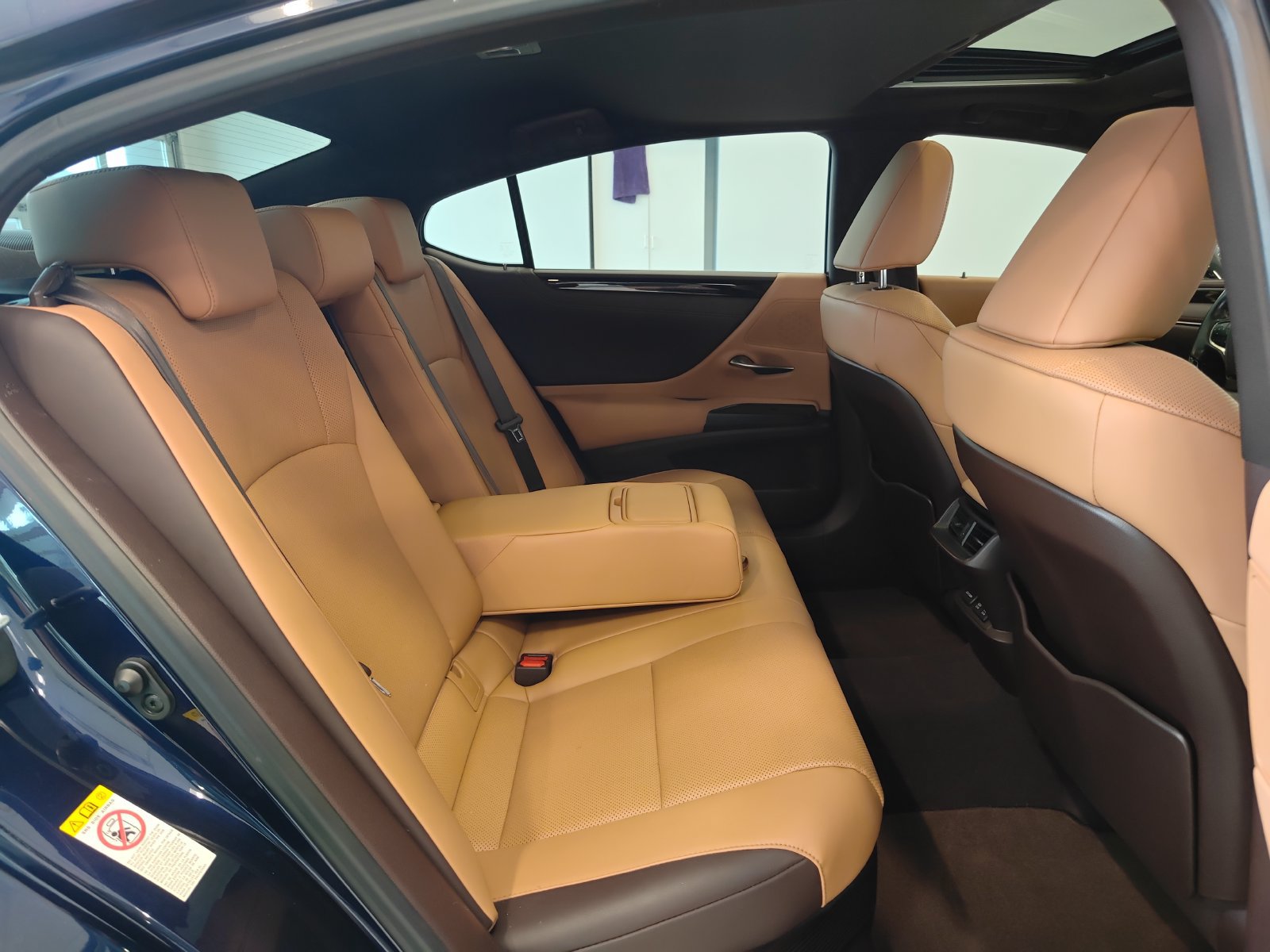 Used 2019 Lexus ES 300h w/ Premium Package FWD image 32