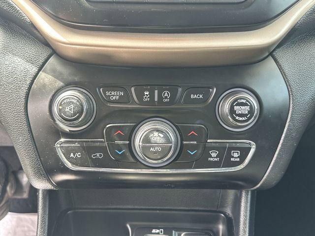 Used 2016 Jeep Cherokee Limited w/ Luxury Group image 21