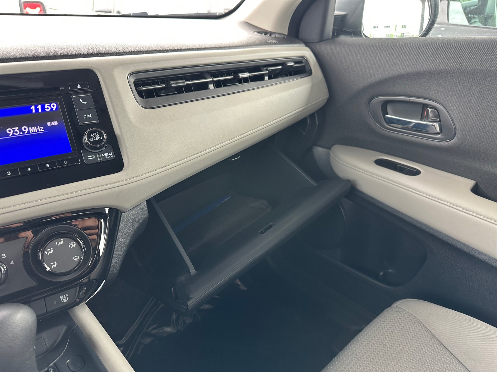 Used 2021 Honda HR-V LX image 23