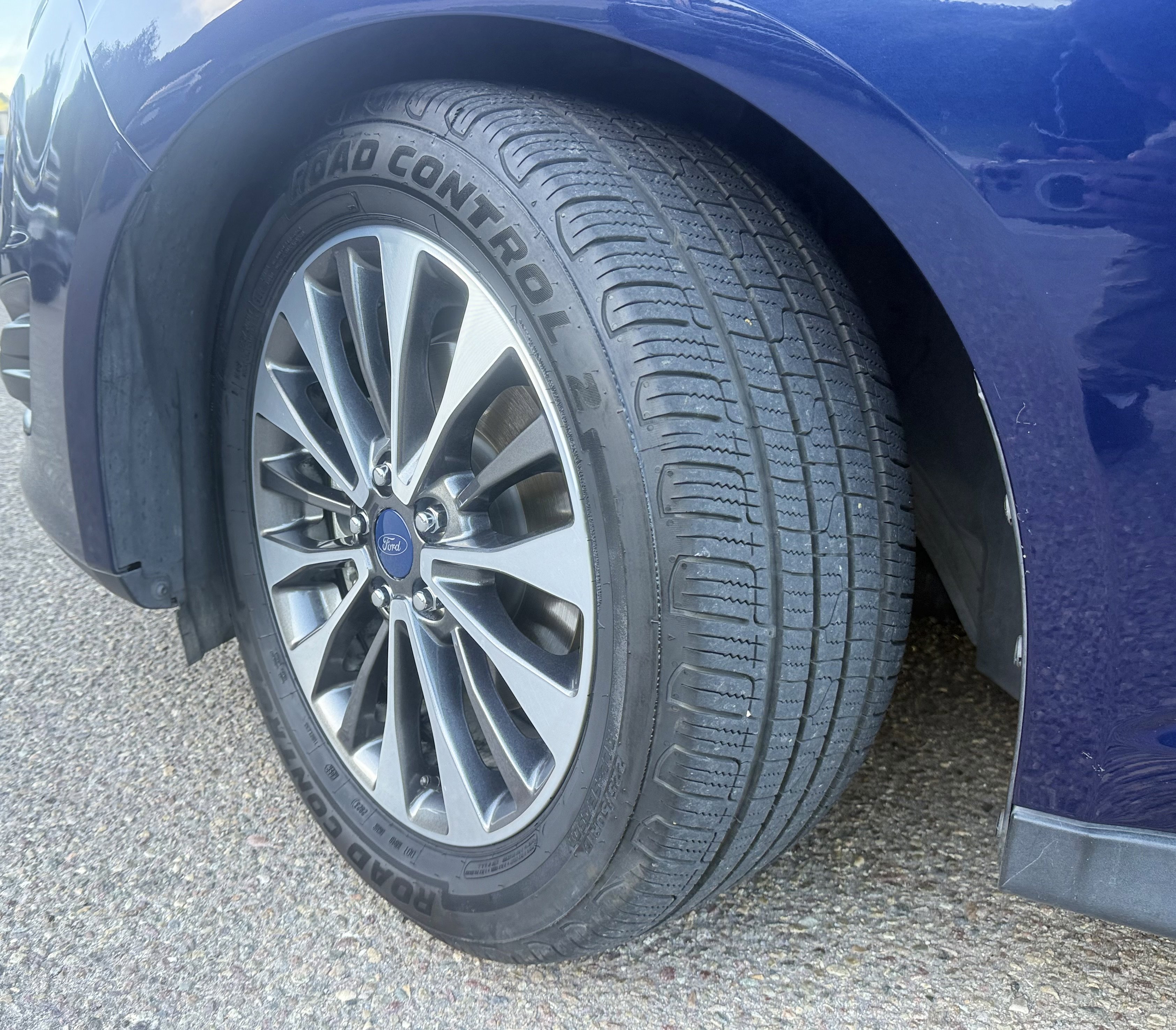 Used 2017 Ford C-MAX Energi Titanium FWD image 15