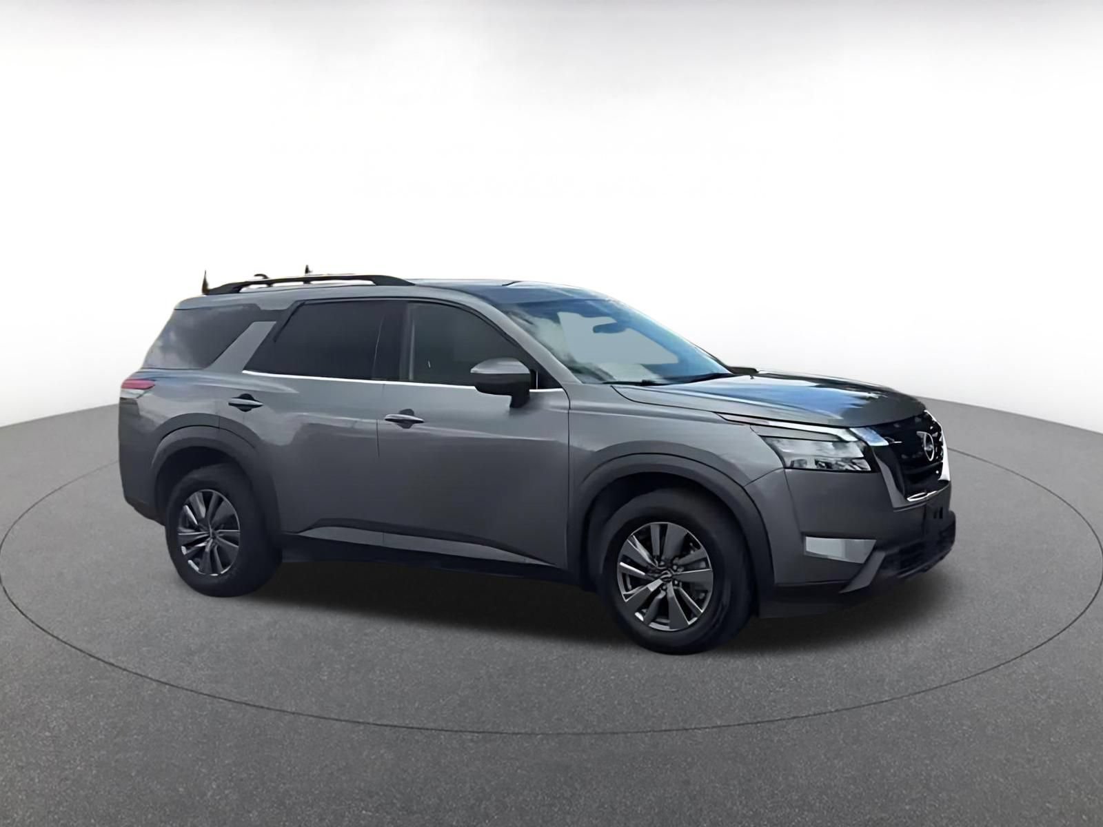 Used 2025 Nissan Pathfinder SV AWD/4WD image 2