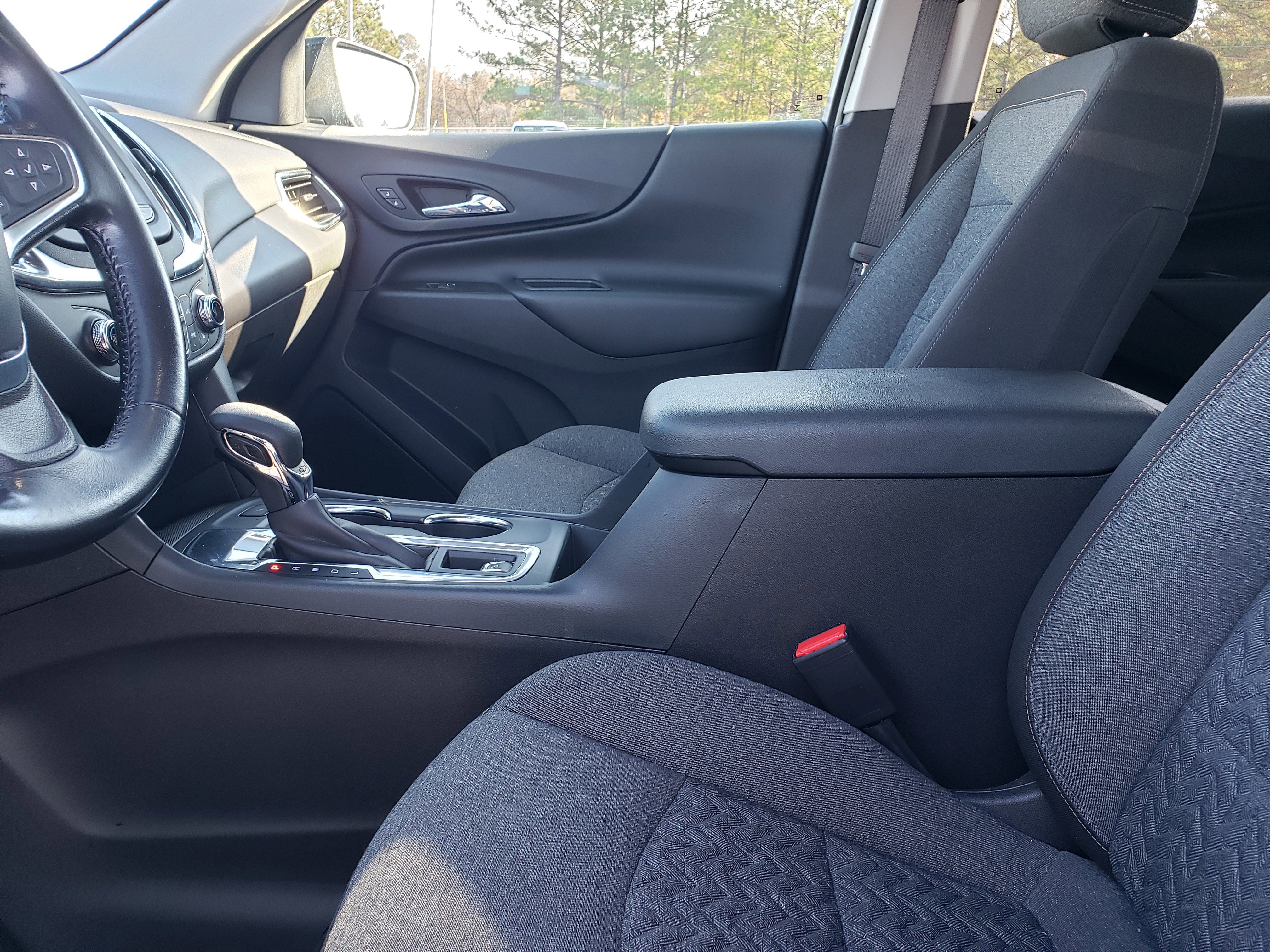 Used 2022 Chevrolet Equinox LT w/ Driver Convenience Package image 29