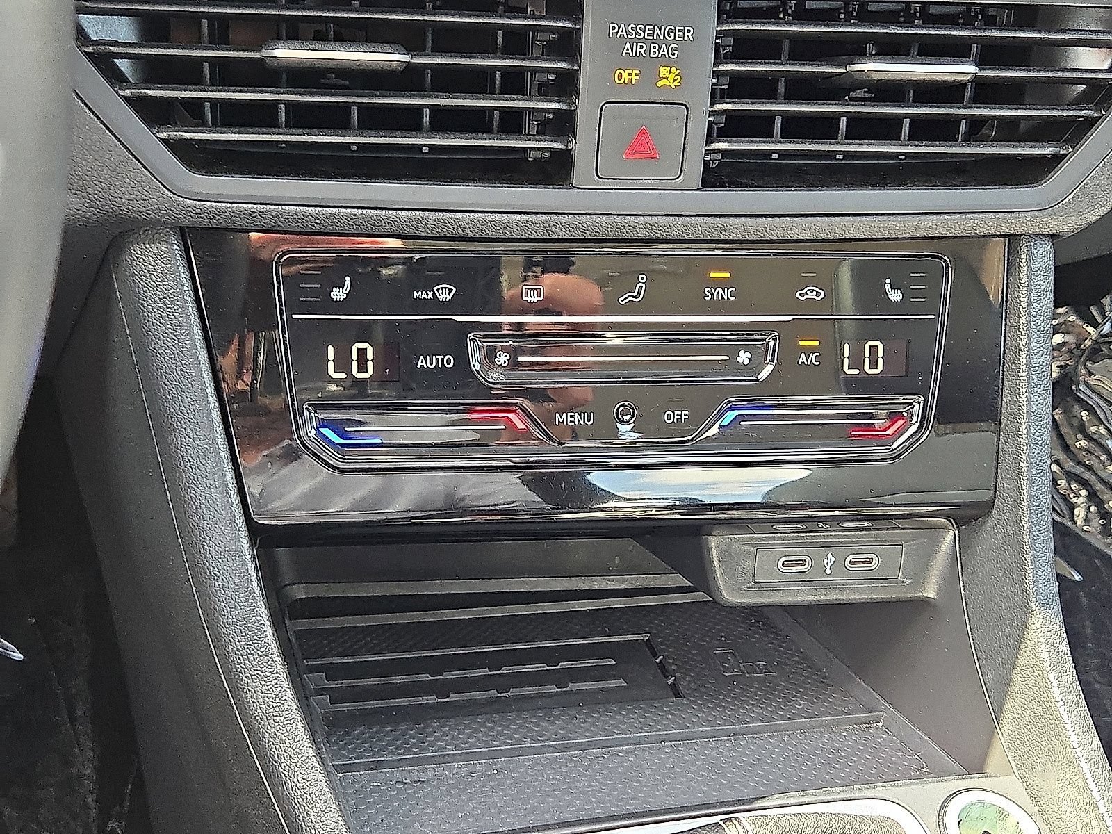 Used 2025 Volkswagen Jetta SE FWD image 27