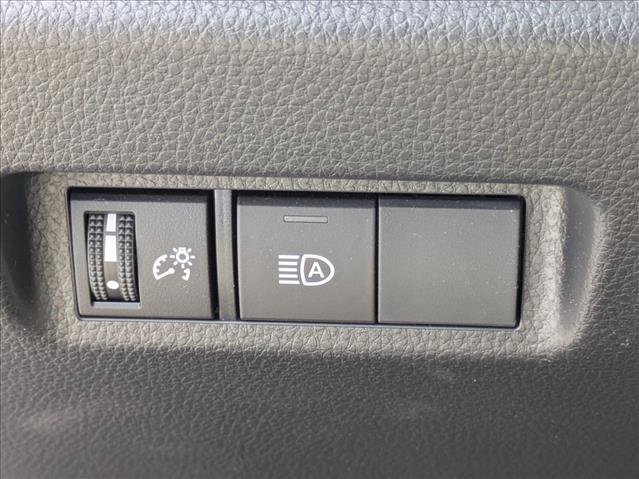 Used 2025 Toyota RAV4 XLE AWD/4WD image 12