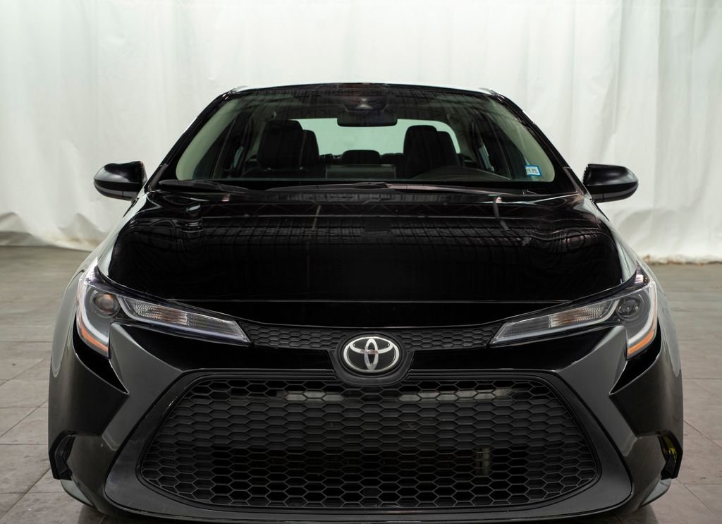 Used 2022 Toyota Corolla LE image 2