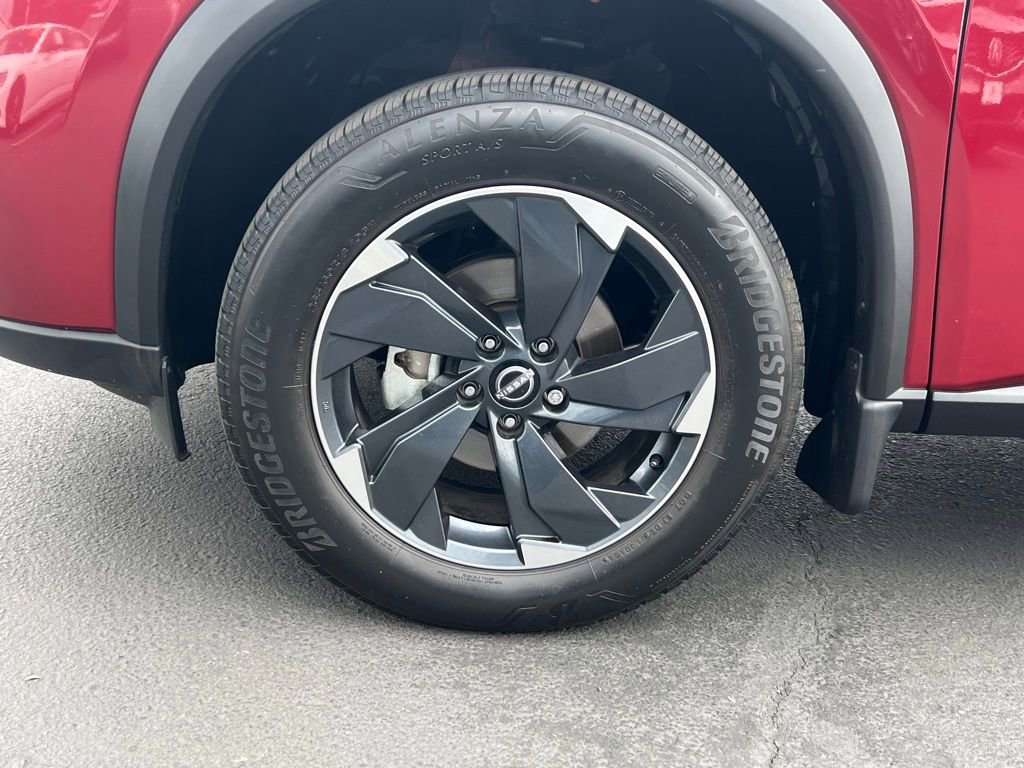 Used 2024 Nissan Rogue SV image 6