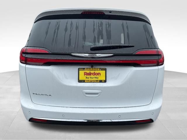 New 2026 Chrysler Pacifica Select FWD image 6
