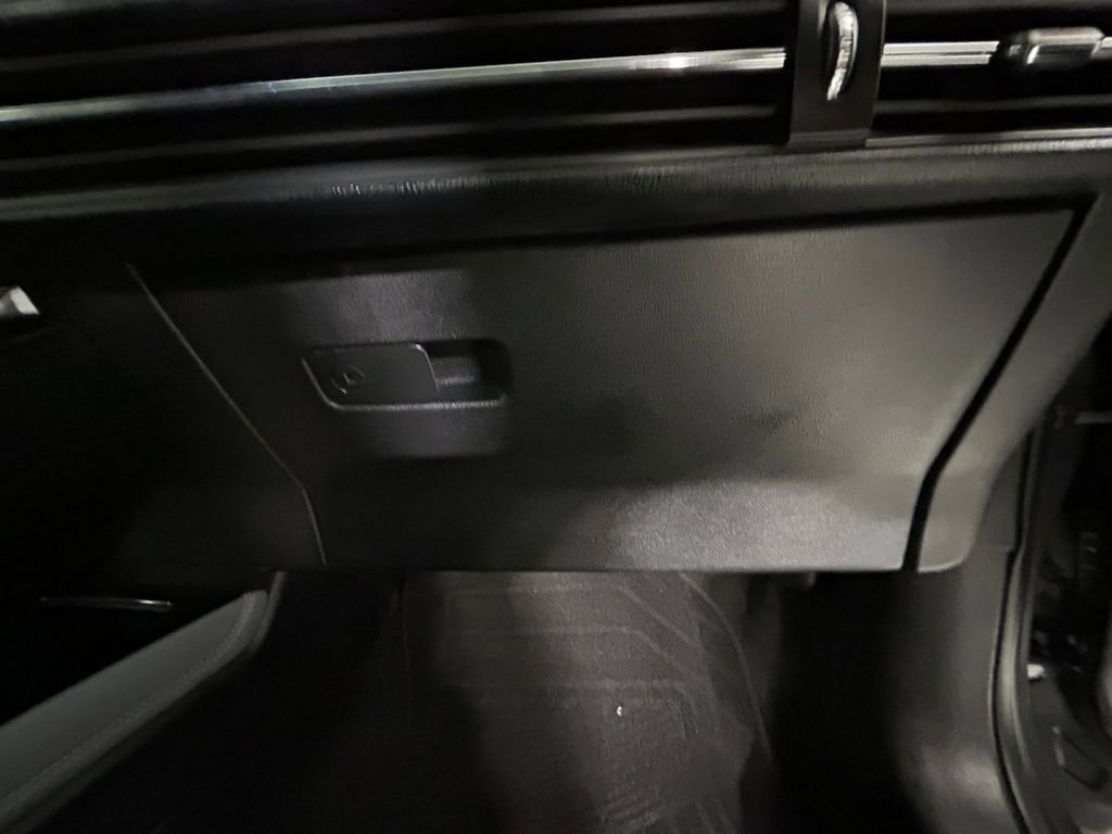 Used 2021 Lincoln Corsair FWD w/ Premium Package image 24