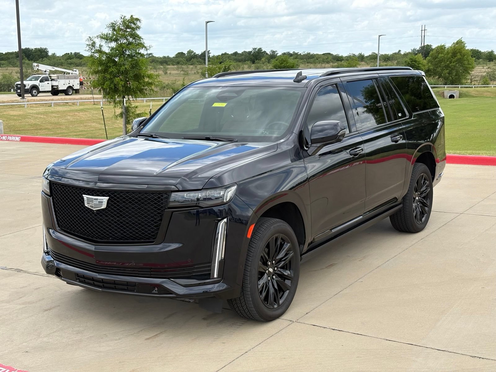 Certified 2023 Cadillac Escalade ESV Sport w/ Touring Package AWD/4WD image 11