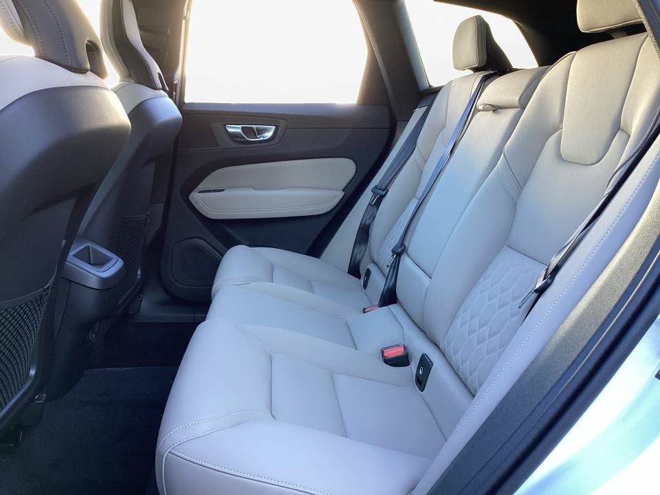 New 2027 Volvo XC60 B5 Plus AWD/4WD image 13