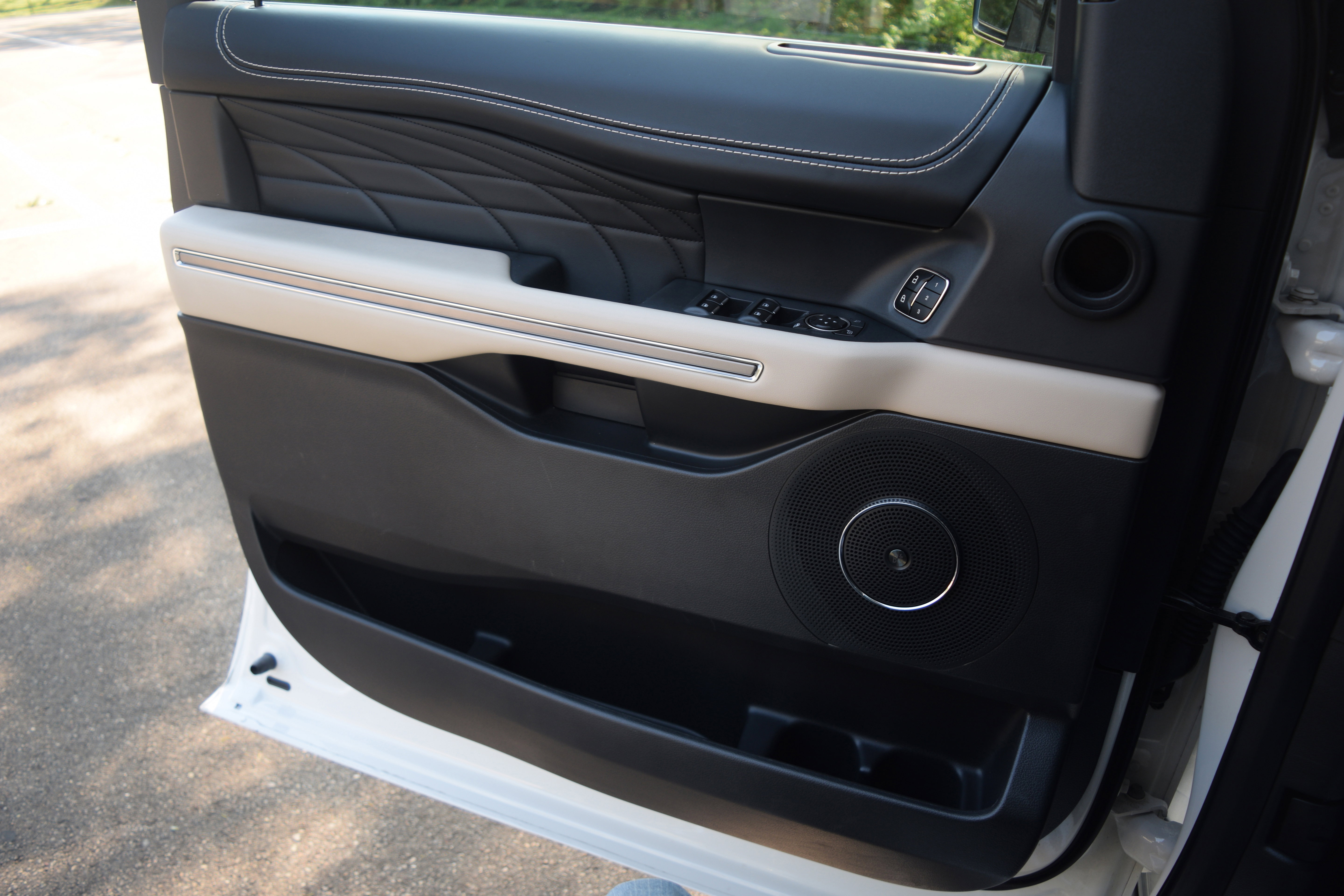 Used 2023 Ford Expedition Platinum image 19