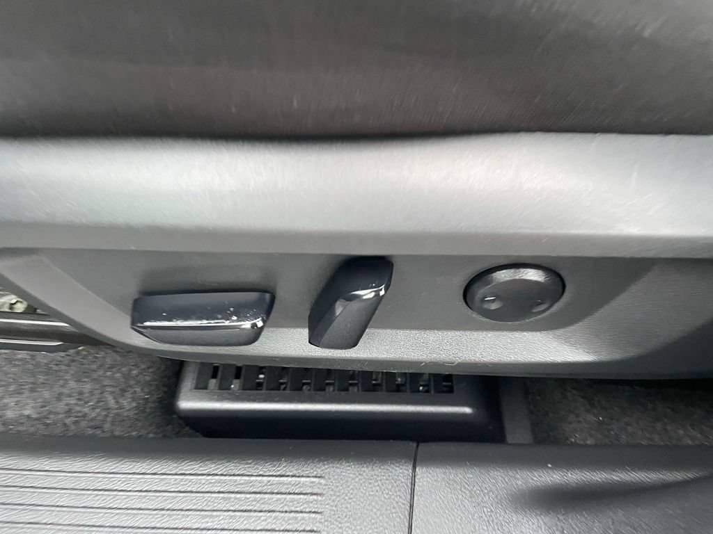 Used 2024 Nissan Rogue SV AWD/4WD image 22