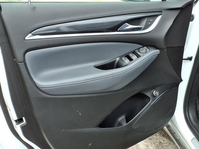Used 2023 Buick Enclave Essence image 18