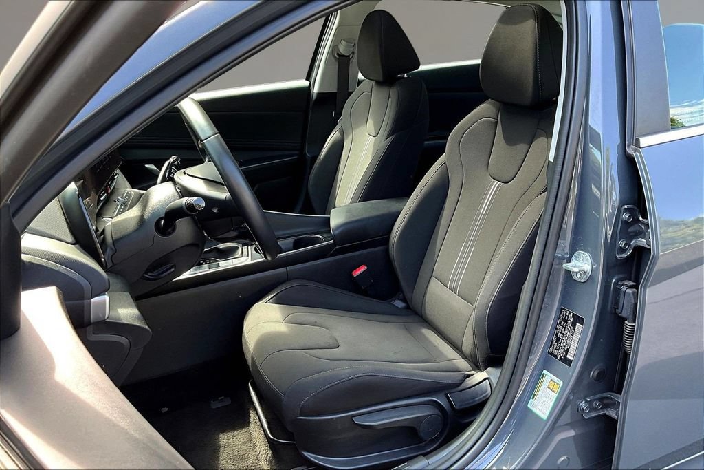 Used 2025 Hyundai Elantra SEL FWD image 17