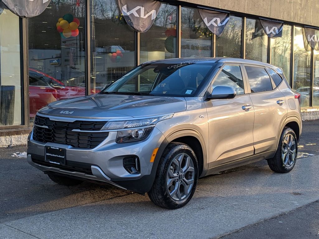 Certified 2025 Kia Seltos LX image 2