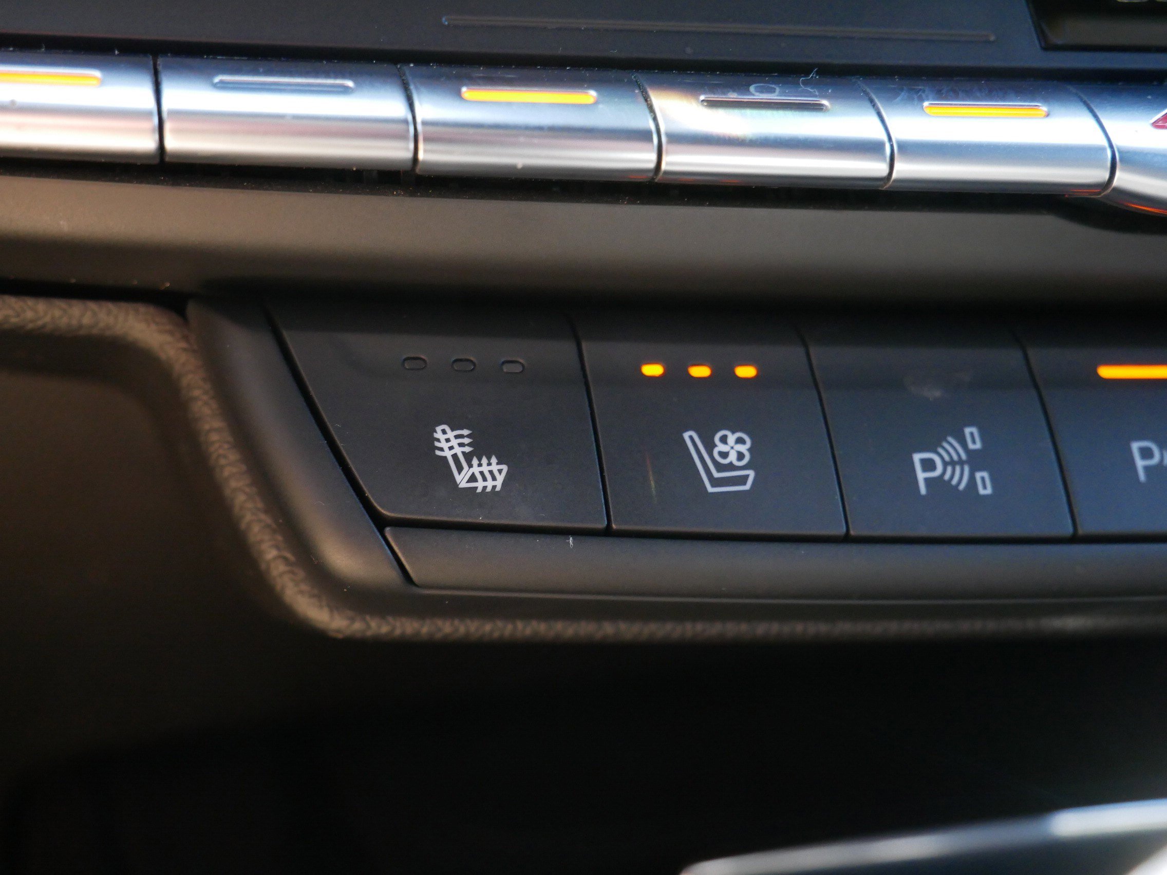 Used 2021 Cadillac XT4 Premium Luxury AWD/4WD image 31