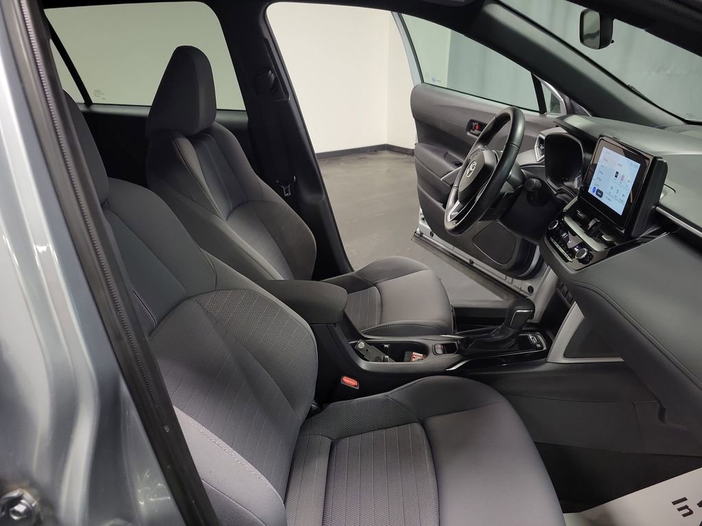 Used 2023 Toyota Corolla Cross SE image 21