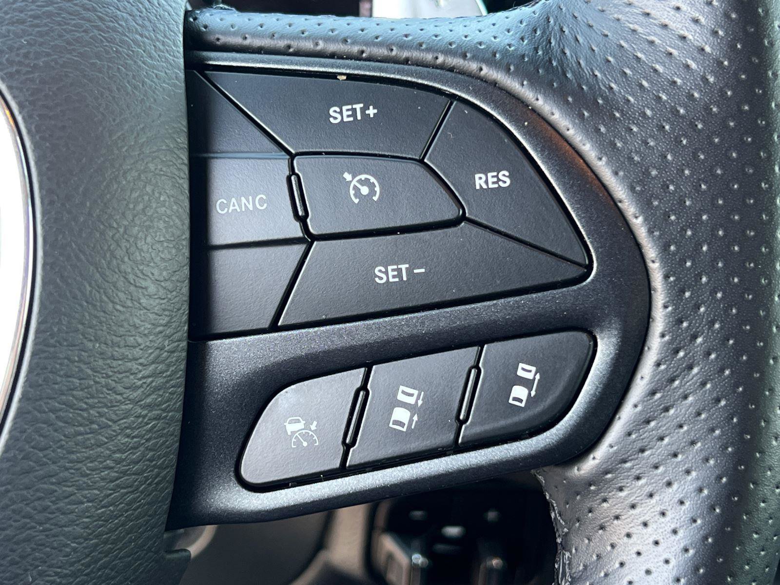 Used 2025 Dodge Durango GT AWD/4WD image 26
