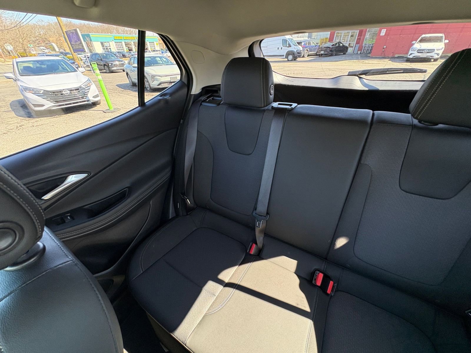 Used 2025 Buick Encore GX Preferred image 37