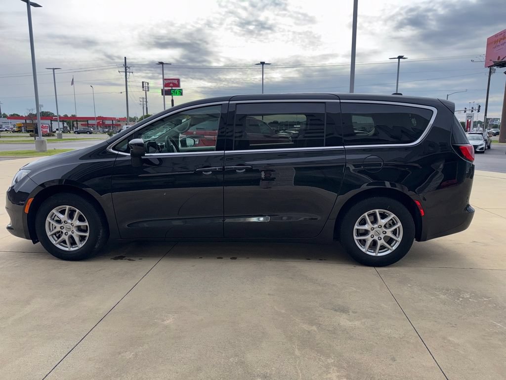 Used 2023 Chrysler Voyager LX FWD image 6