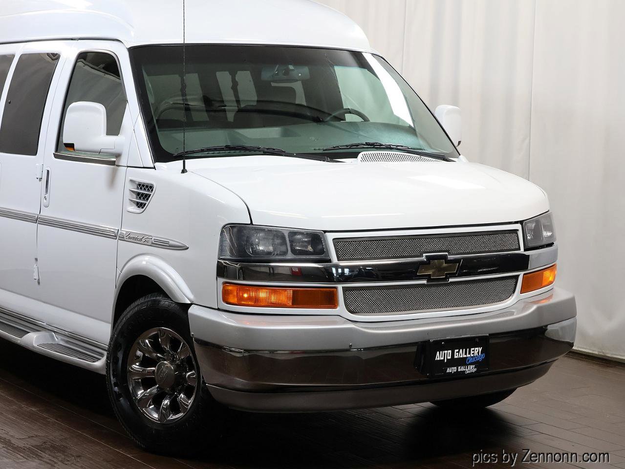 Used 2010 Chevrolet Express 3500 LT w/ LT Preferred Equipment Group image 2