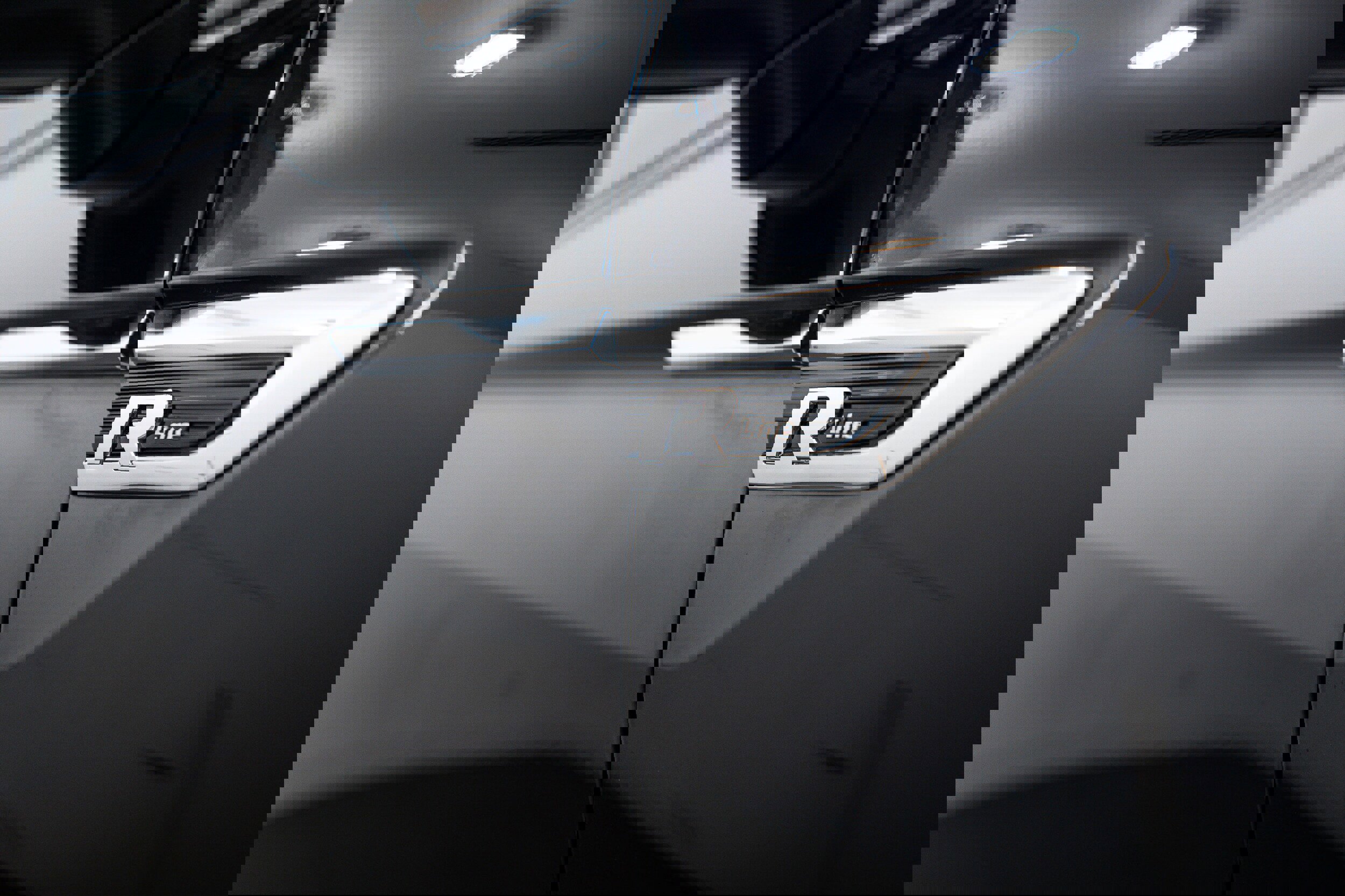 Used 2021 Volkswagen Tiguan SE R-Line image 8