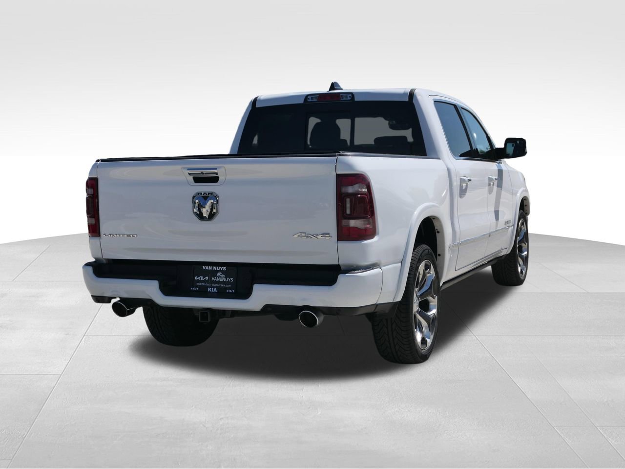 Used 2022 RAM 1500 Limited w/ Body Color Bumper Group image 3