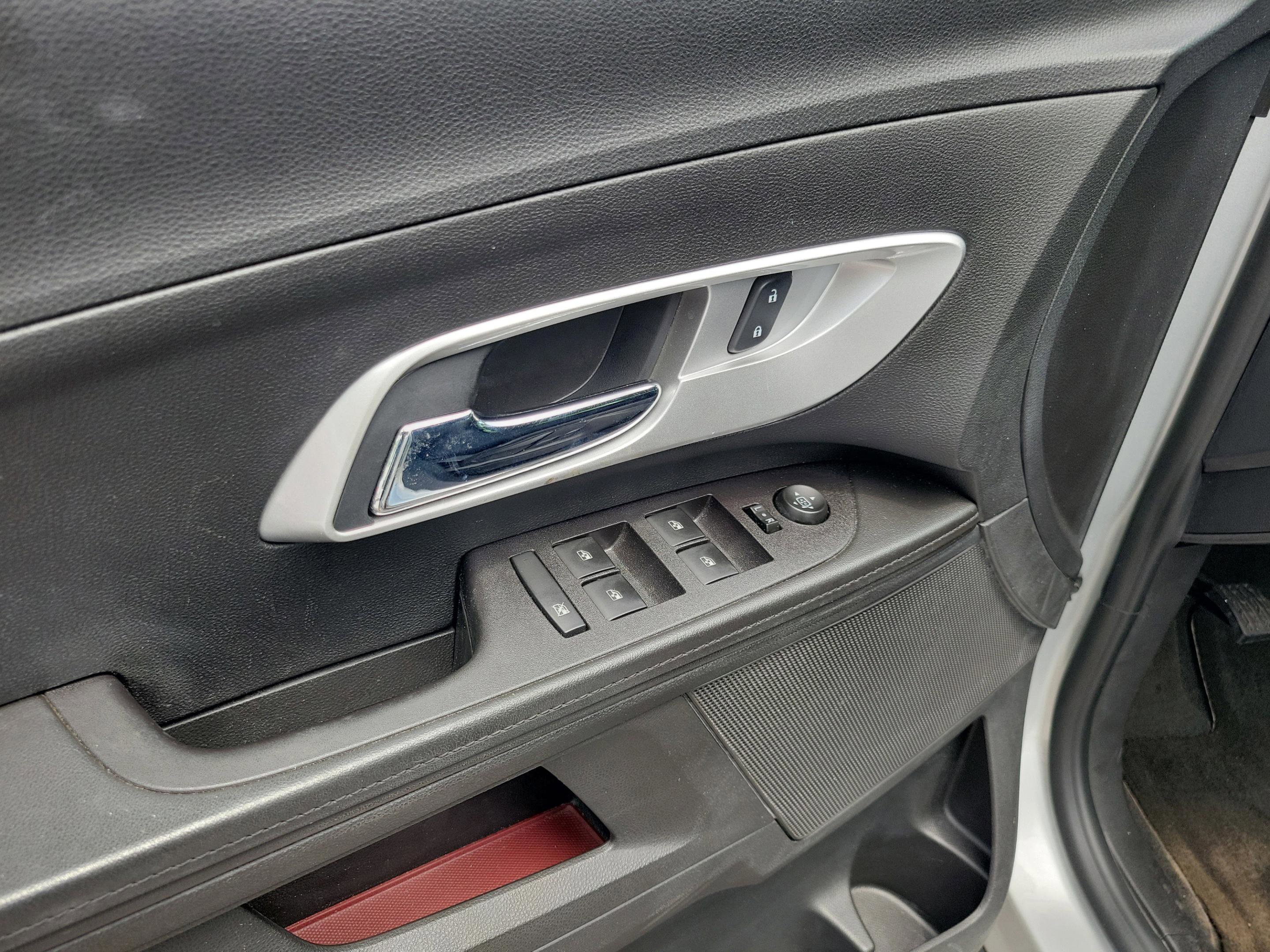 Used 2015 Chevrolet Equinox LS FWD image 15