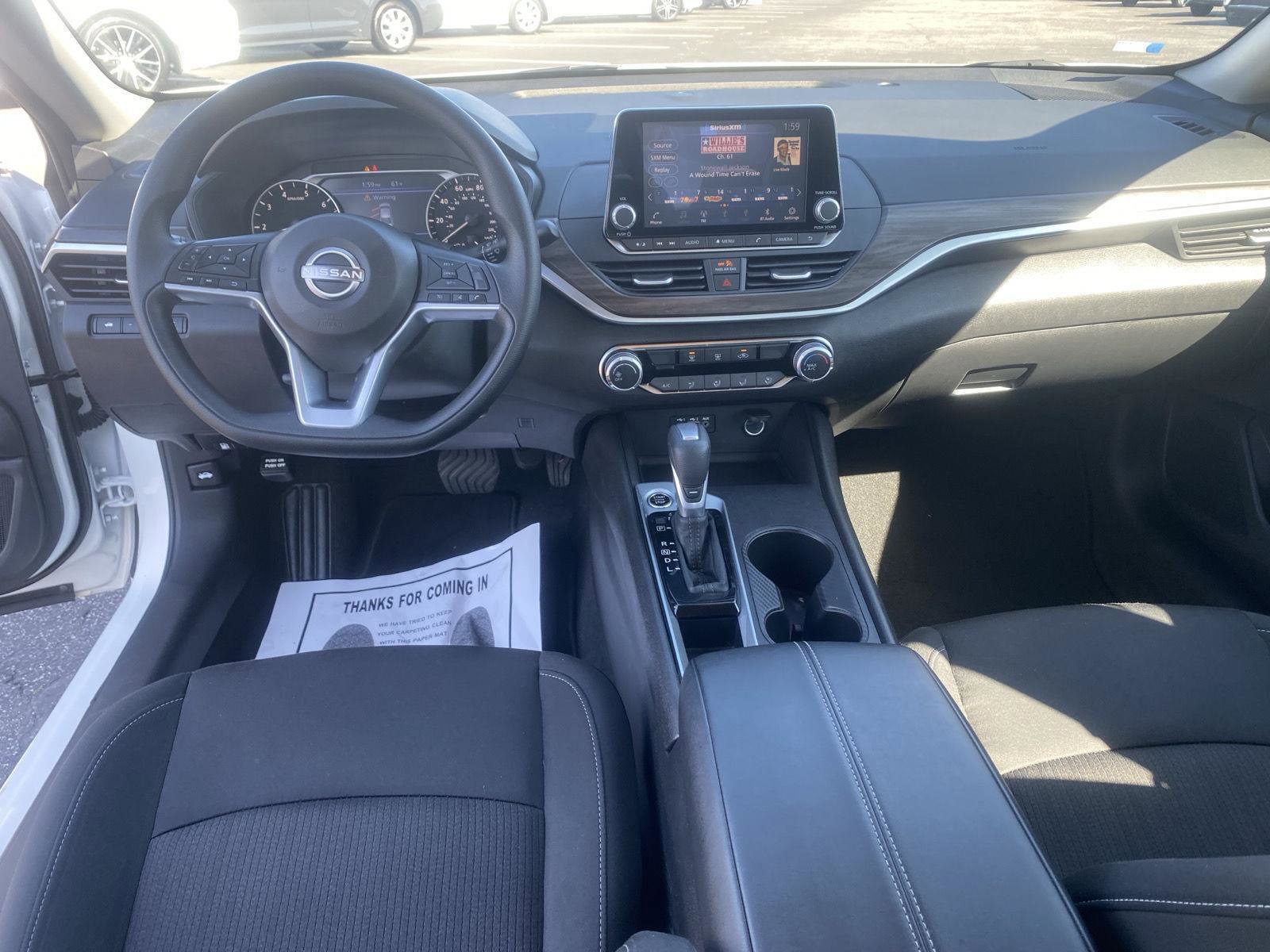 Used 2025 Nissan Altima 2.5 SV image 17