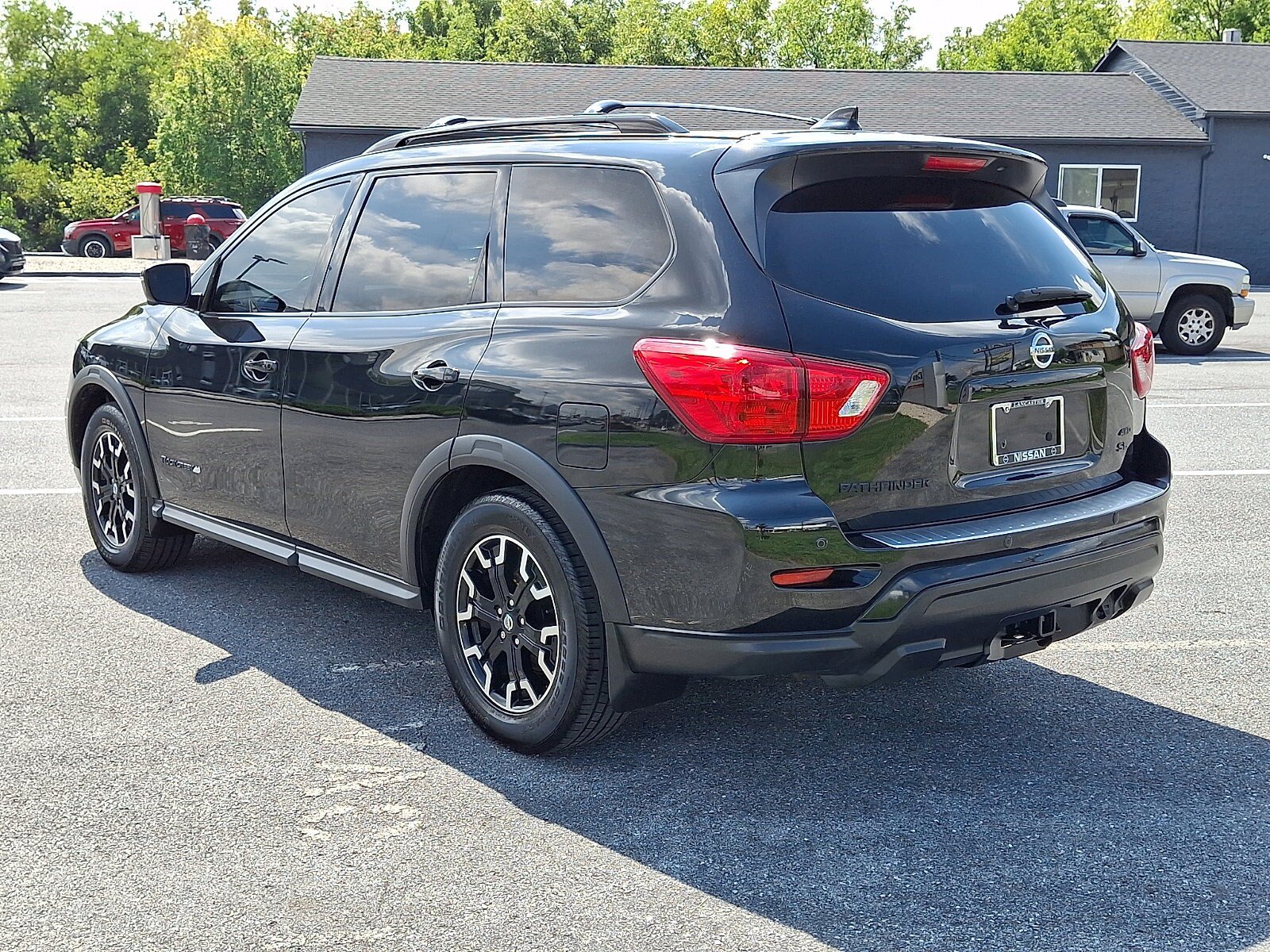 Used 2020 Nissan Pathfinder SL AWD/4WD image 5