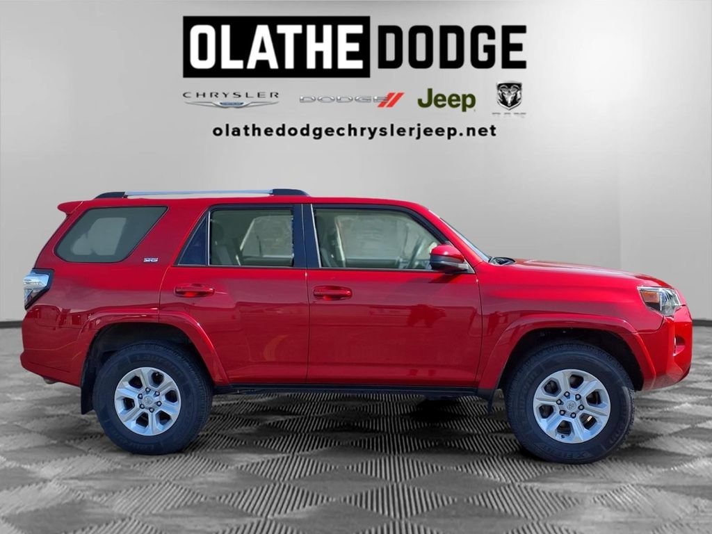 Used 2024 Toyota 4Runner SR5 AWD/4WD image 31