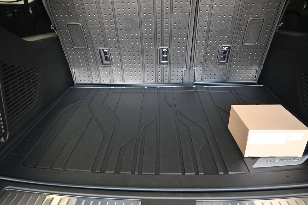 New 2026 Chevrolet Suburban Premier RWD image 21