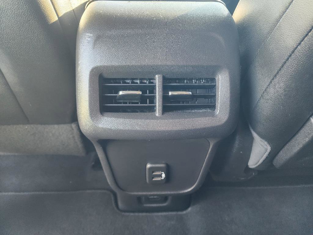 Used 2024 GMC Terrain SLT image 11