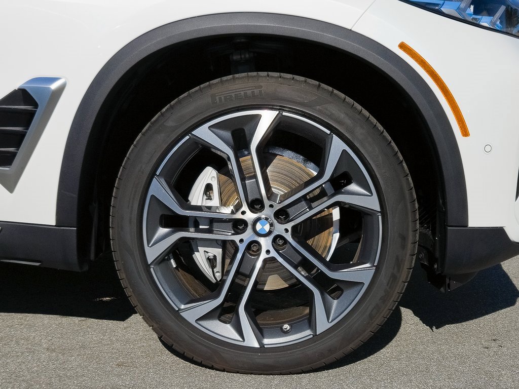 Used 2025 BMW X5 sDrive40i w/ Parking Assistance Package image 9