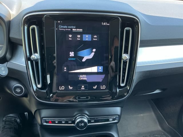 Used 2022 Volvo XC40 T5 Momentum AWD/4WD image 19