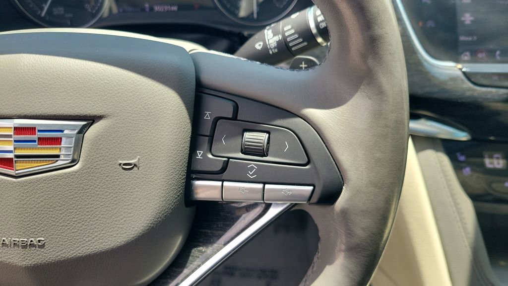 Used 2020 Cadillac XT6 Premium Luxury FWD image 23