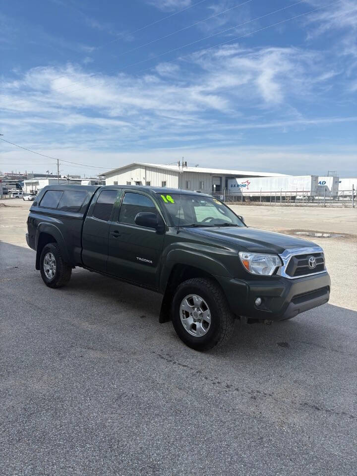Used 2014 Toyota Tacoma 4x4 Access Cab V6 w/ SR5 Package image 2
