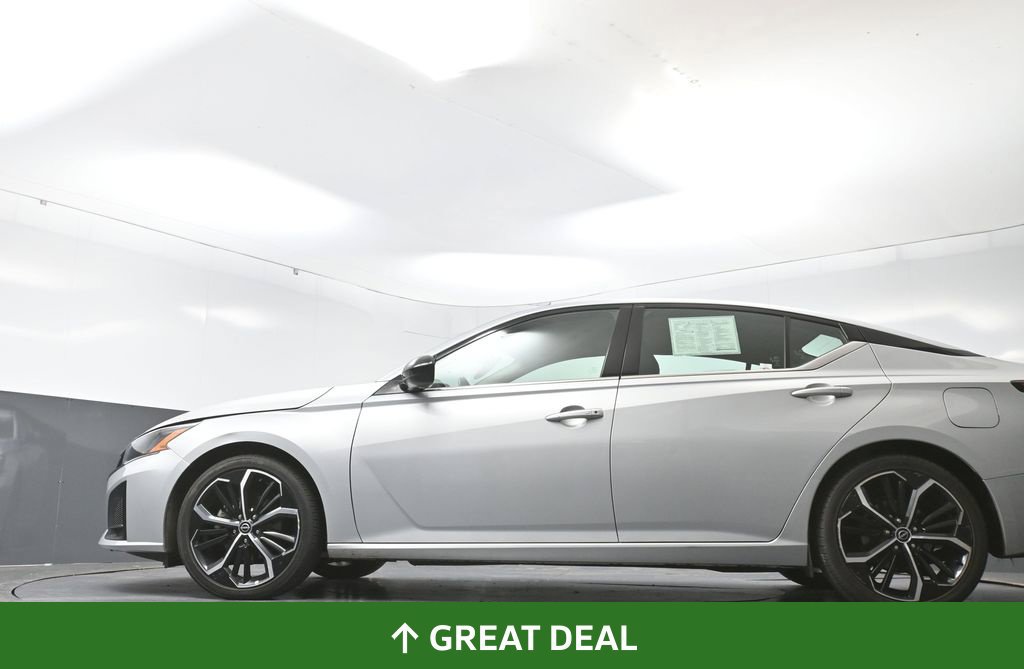 Used 2024 Nissan Altima 2.5 SR FWD image 54