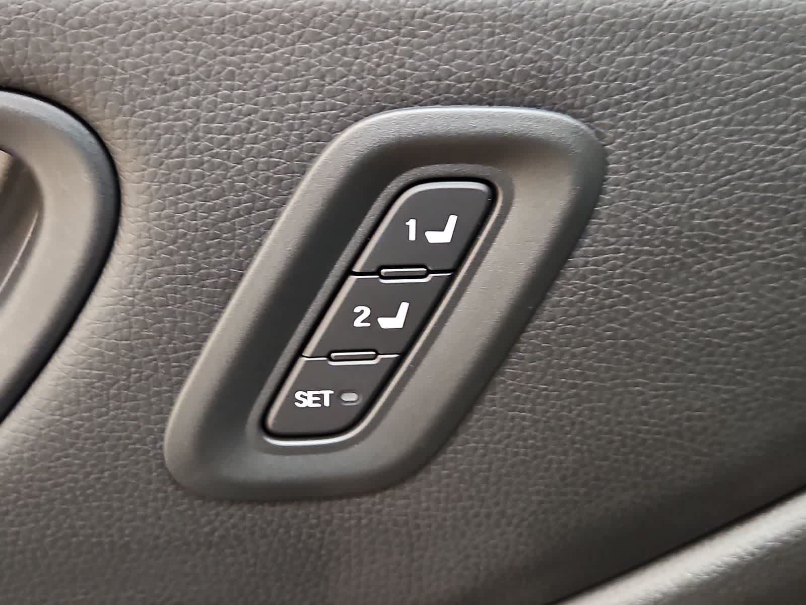 Certified 2025 Honda Pilot Touring image 19