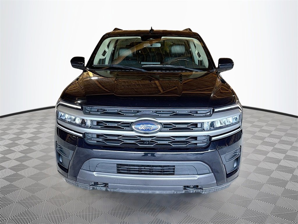Used 2023 Ford Expedition XLT image 2