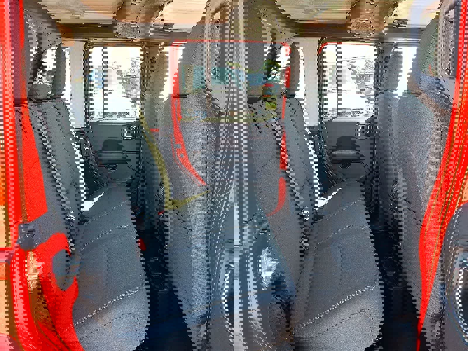 Used 2025 Jeep Wrangler Sahara image 31