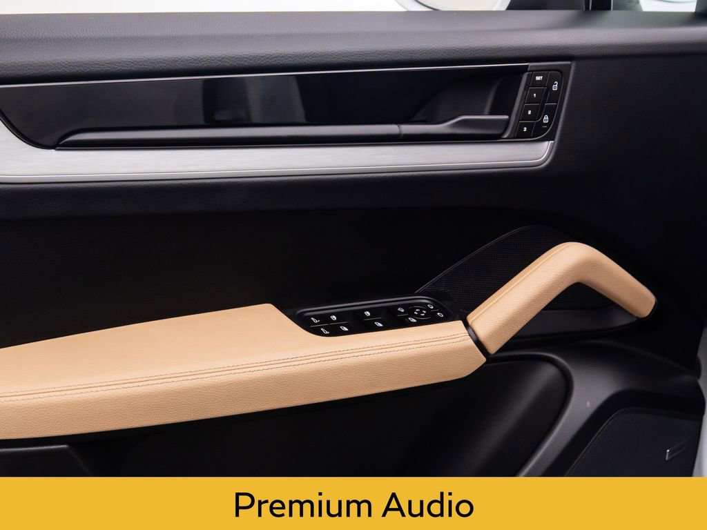 Used 2024 Porsche Cayenne image 12