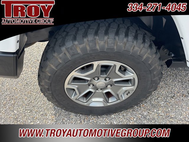 Used 2017 Jeep Wrangler Unlimited Rubicon w/ Connectivity Group image 24