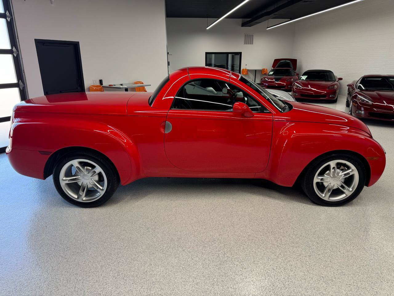 Used 2003 Chevrolet SSR w/ Preferred Equipment Group RWD image 16