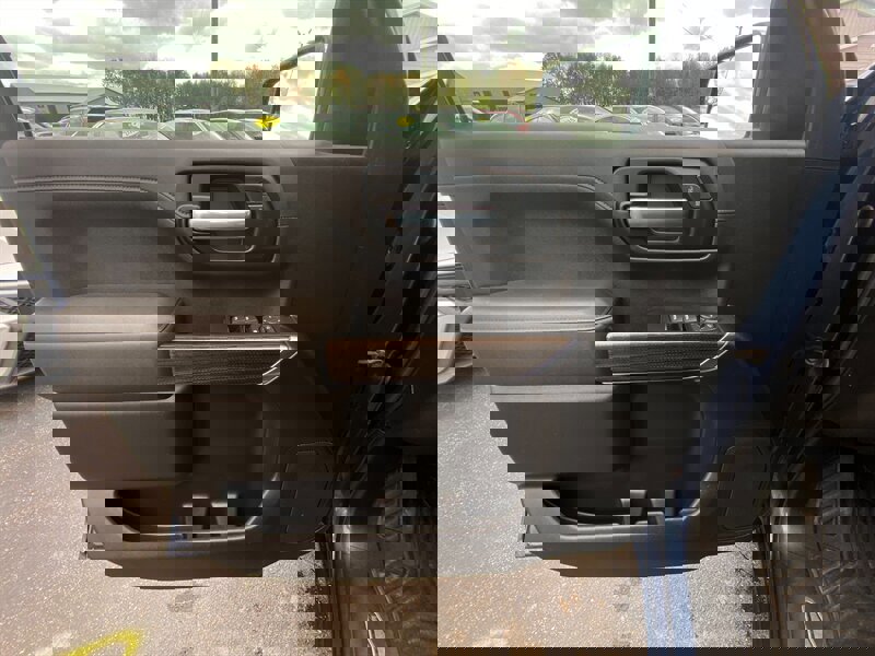 Used 2021 Chevrolet Silverado 1500 LT image 22