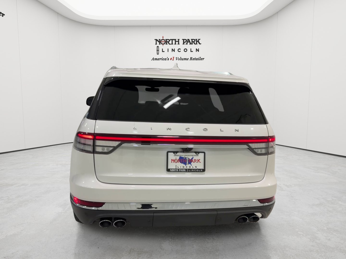 Used 2021 Lincoln Aviator Reserve w/ Class IV Trailer Tow Package RWD image 4