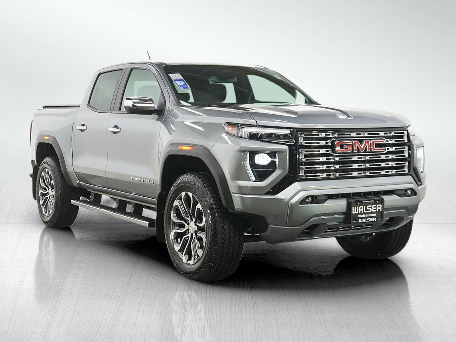 Used 2024 GMC Canyon Denali AWD/4WD image 7