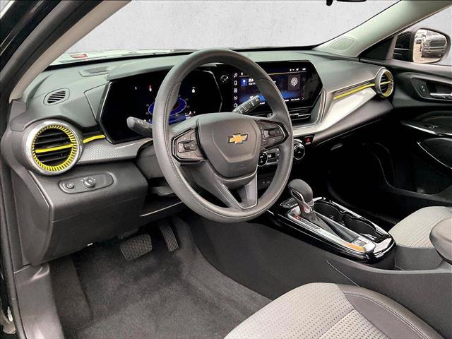 Used 2025 Chevrolet Trax LT FWD image 14
